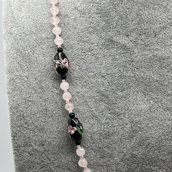Beautiful Carved Rose Quartz Beaded Necklace With Art Glass Flower Beads - Picture 3 of 7